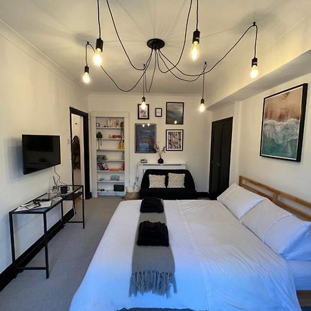 Stylish Central Basement Studio, With Outdoor Space ブライトン エクステリア 写真