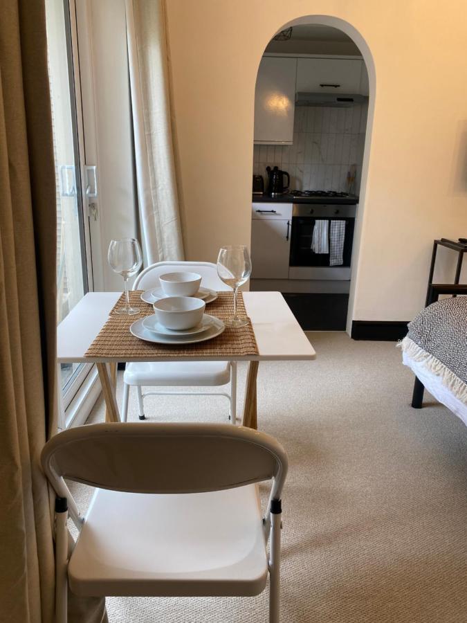 Stylish Central Basement Studio, With Outdoor Space ブライトン エクステリア 写真