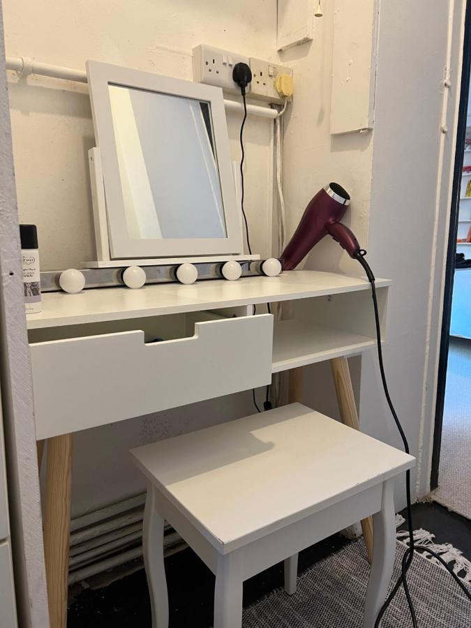Stylish Central Basement Studio, With Outdoor Space ブライトン エクステリア 写真